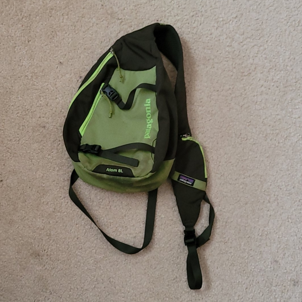 Patagonia Atom Sling Bag 8L Green